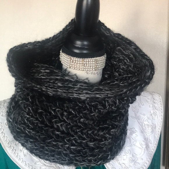 Chunky Knit Infinity Neck Scarf Black Gray Funnel - Picture 5 of 6